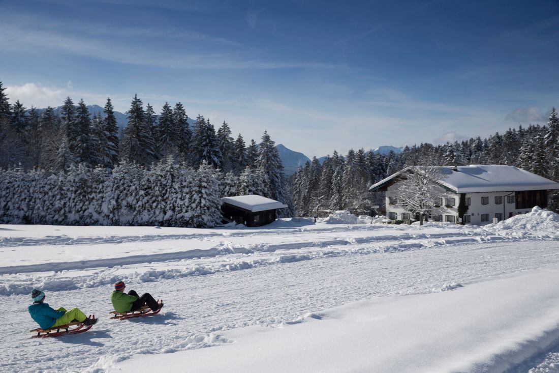 inzell-winter-leute-rodeln-aktiv_ff