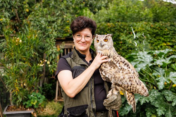 Martina Stawny-Wenta mit Uhu Hubert