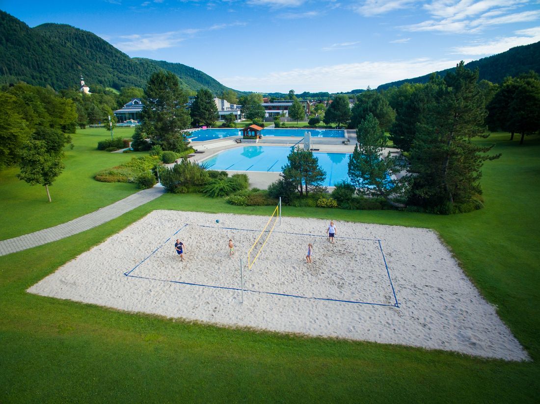 Freibad-Volleyballfeld
