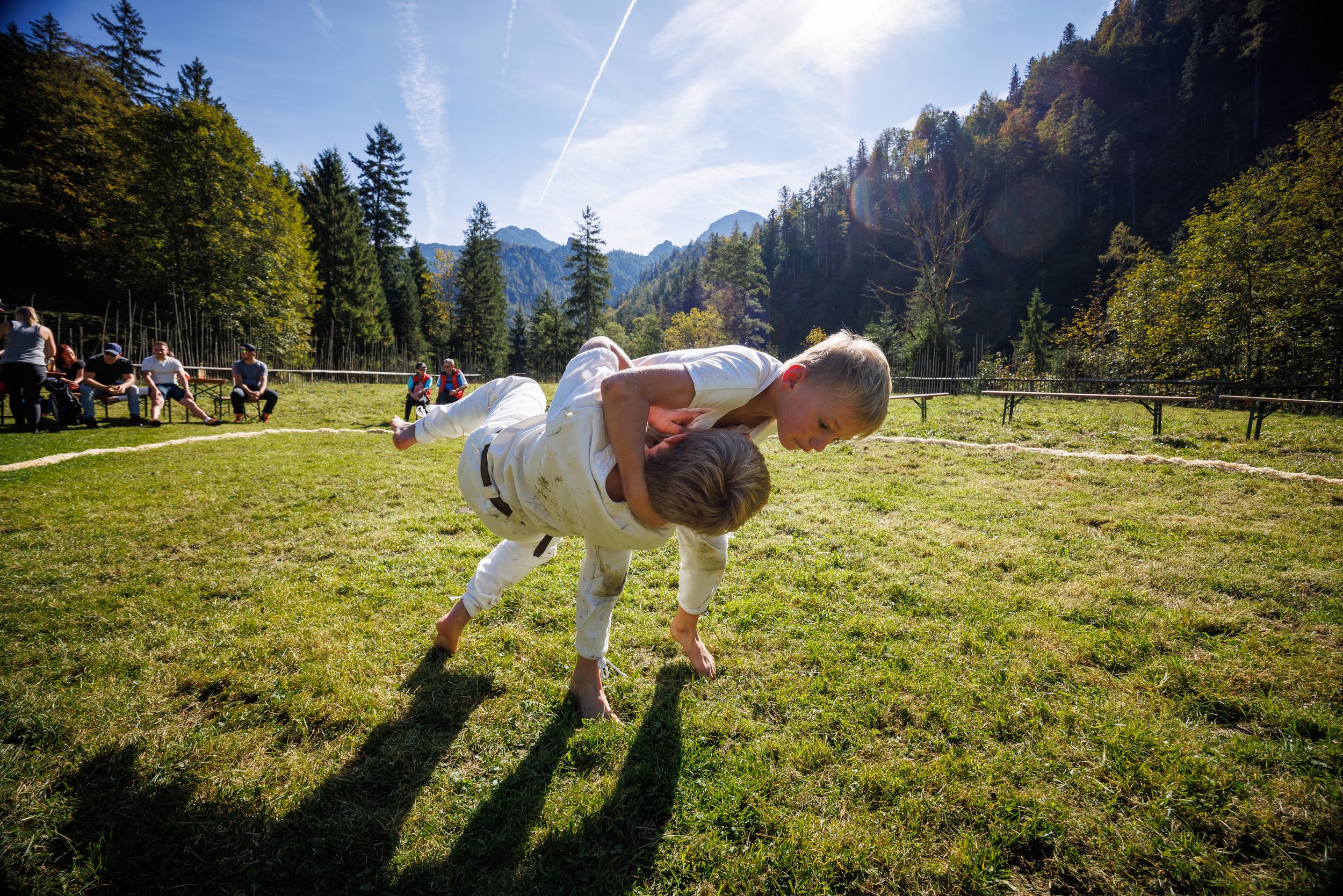 auch die Kleinen ranggeln schon