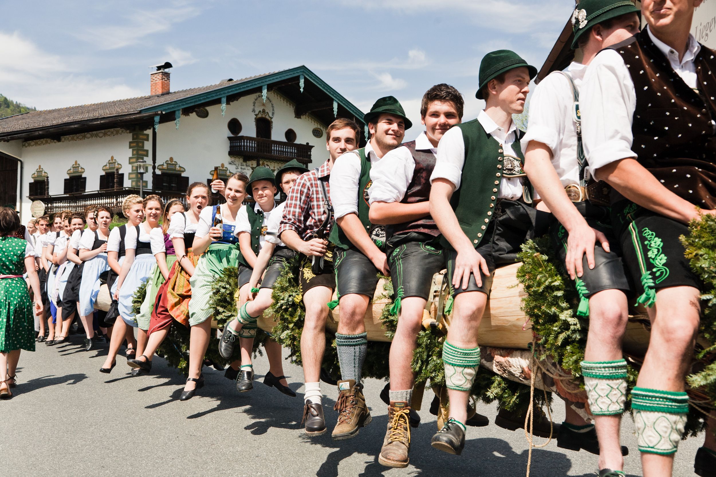 Maibaumaufstellen in Ruhpolding