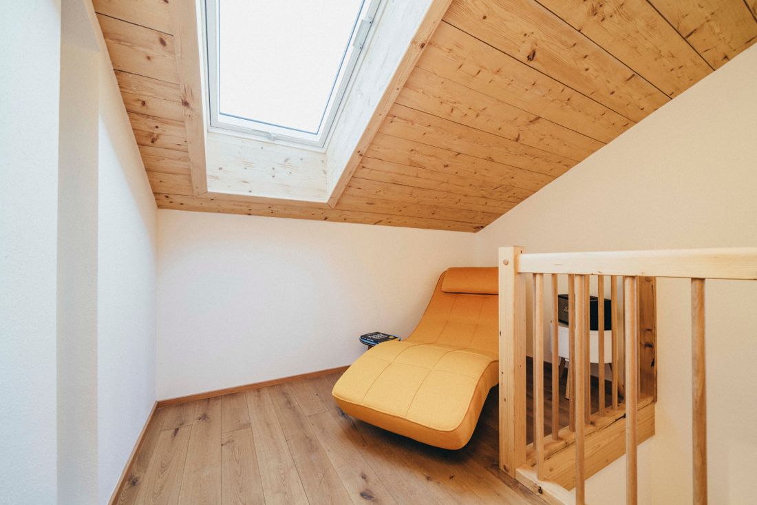 Sterneschauen Nachts, Bergblick tagsüber auf unserer Liege im Dachgeschoss