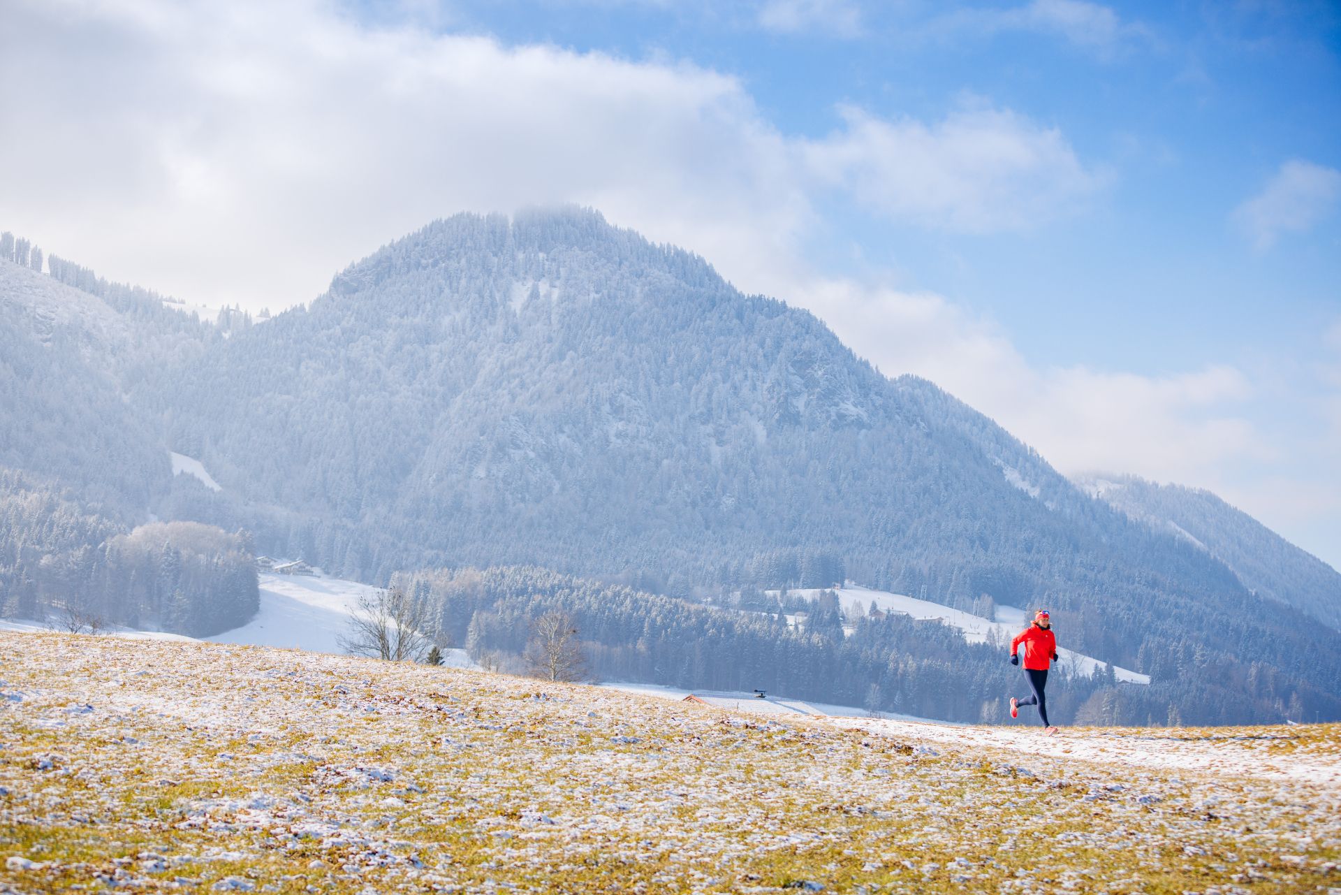 Winterjoggen mit Bergpanorama