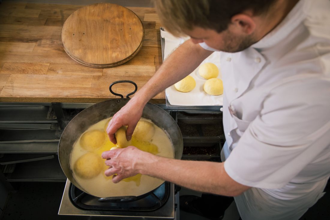 Butternudeln ins Butterschmalz 