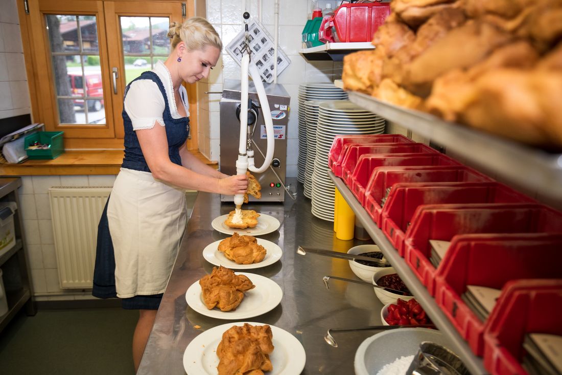 Die Windbeuel befüllen