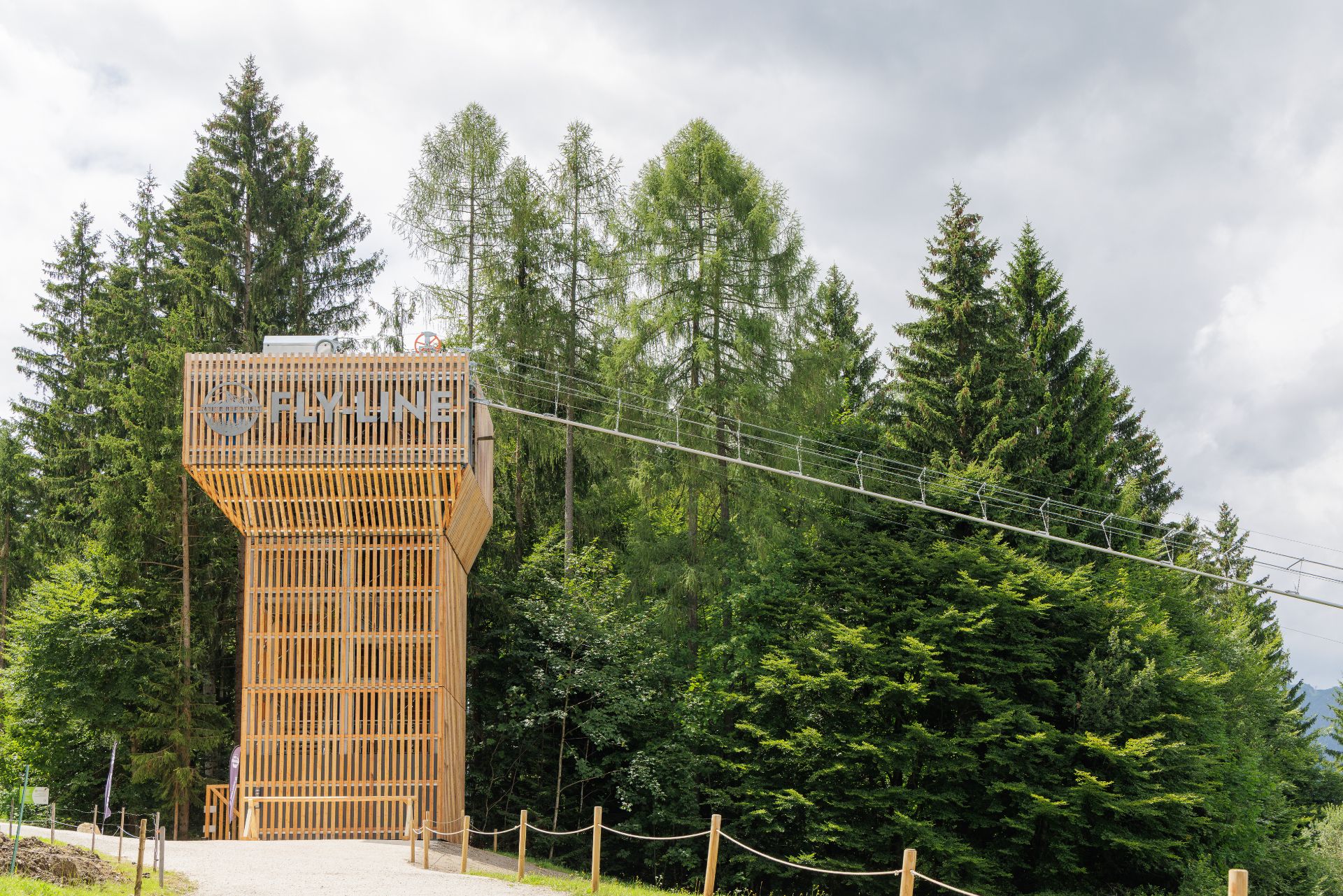 Holzturm der Fly-Line