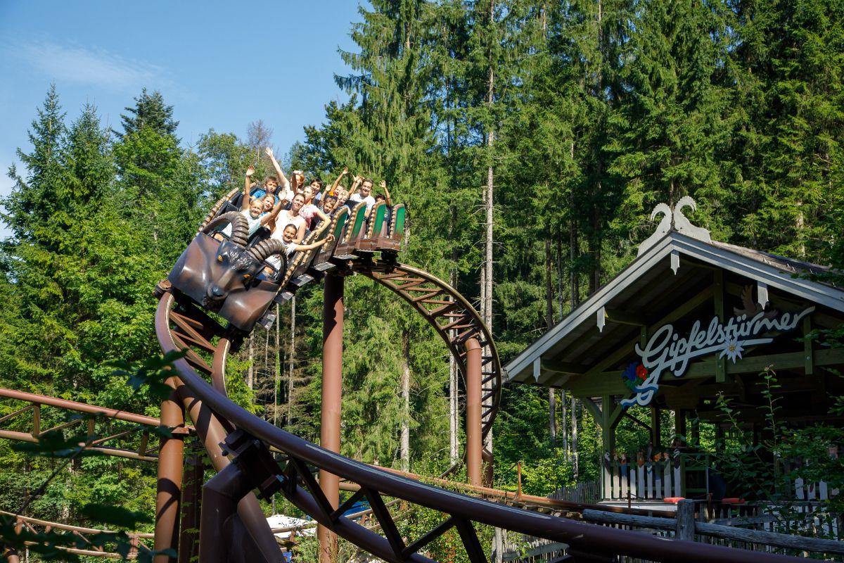 Adrenalin pur in der Achterbahn