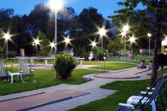 Minigolf am Kurhaus am Abend
