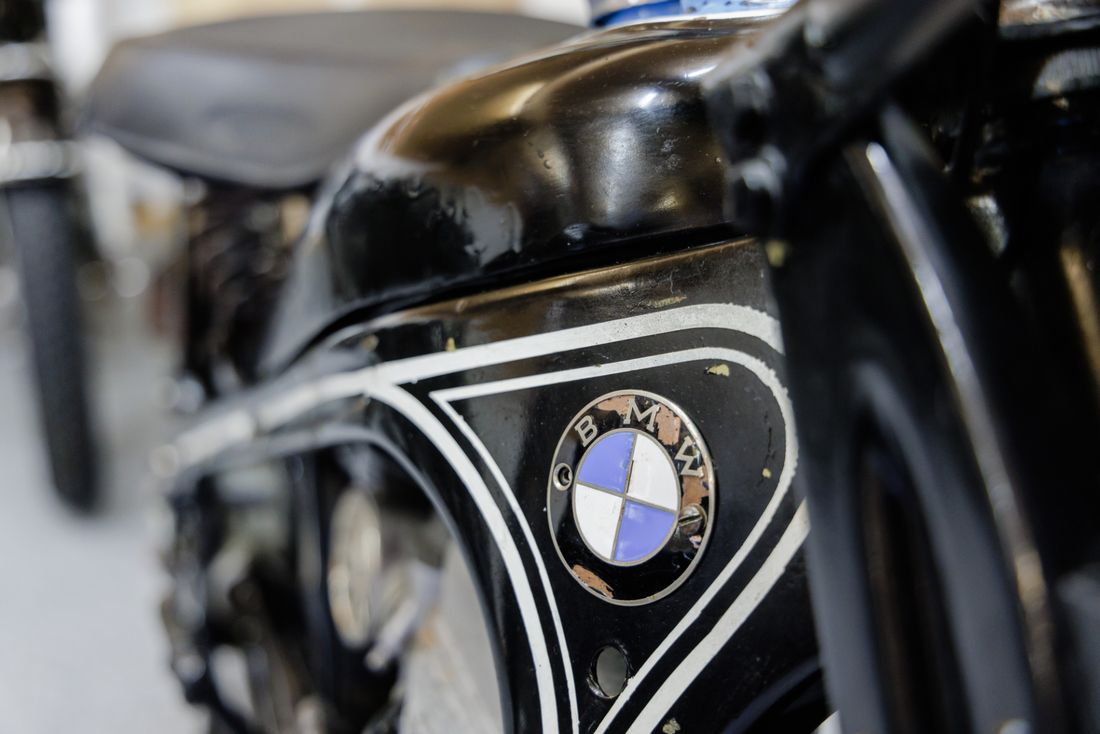 BMW Emblem auf Motorrad