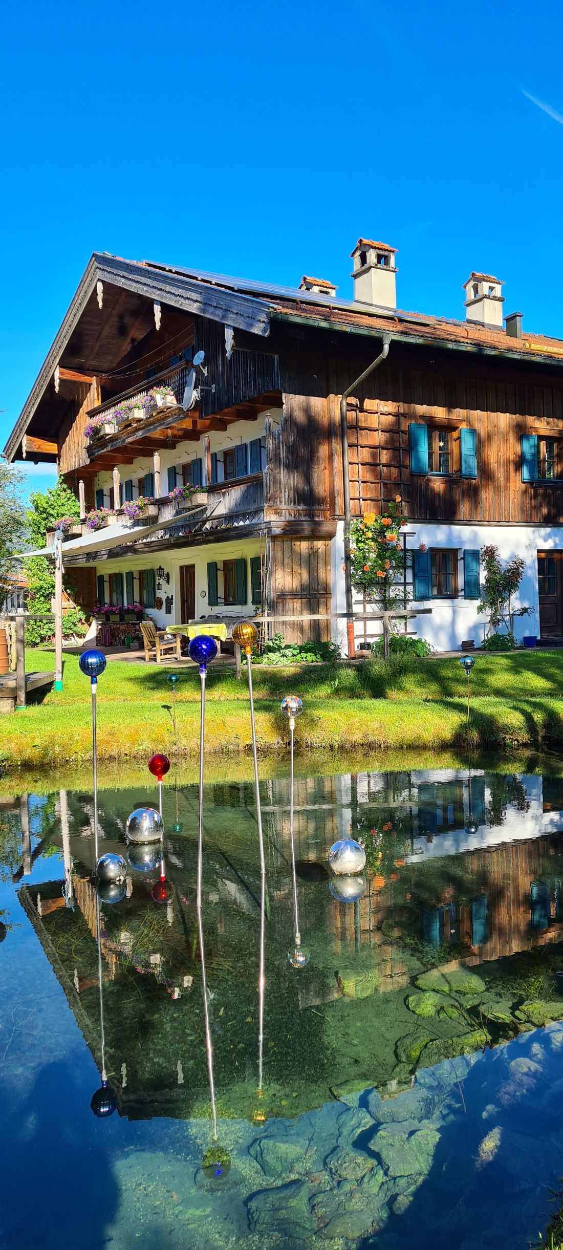 Haus mit Teich