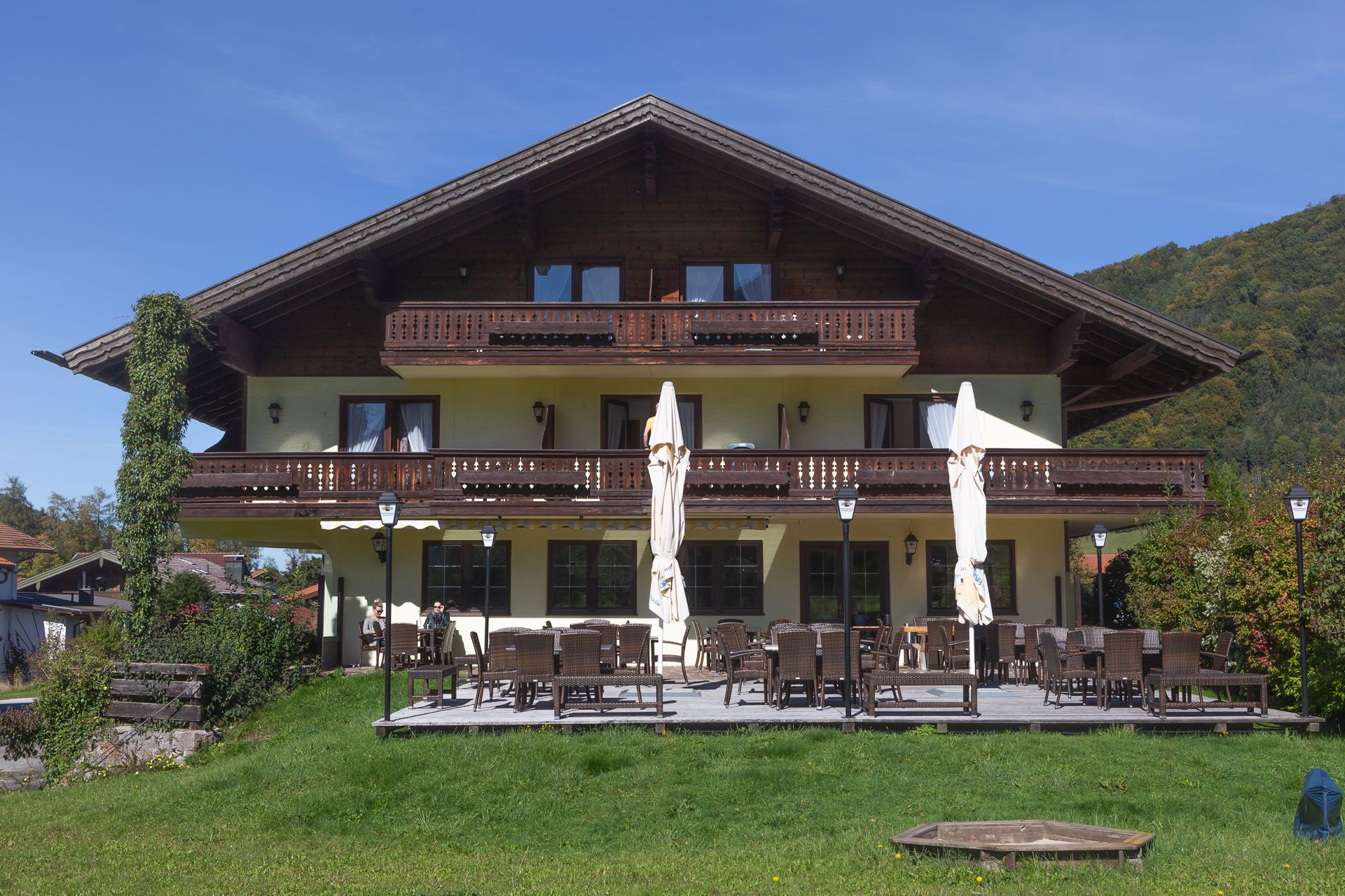 Hotel Restaurant Fischerwirt, Außenansicht mit Terrasse