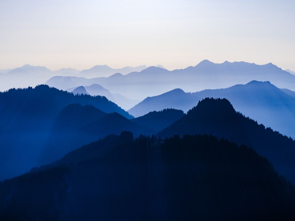 Bergsillouetten blaue Stunde