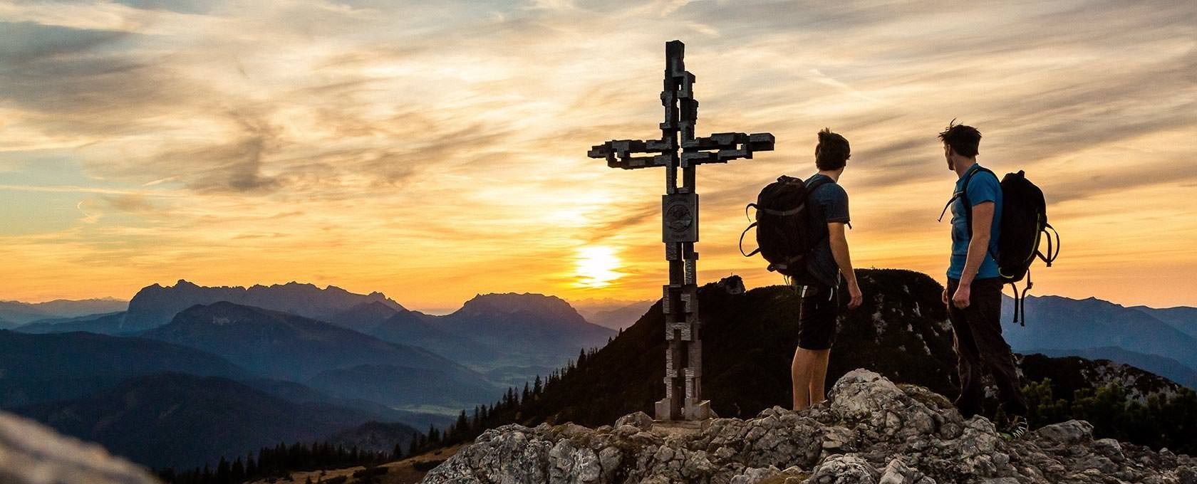 Wandern bei Sonnenaufgang