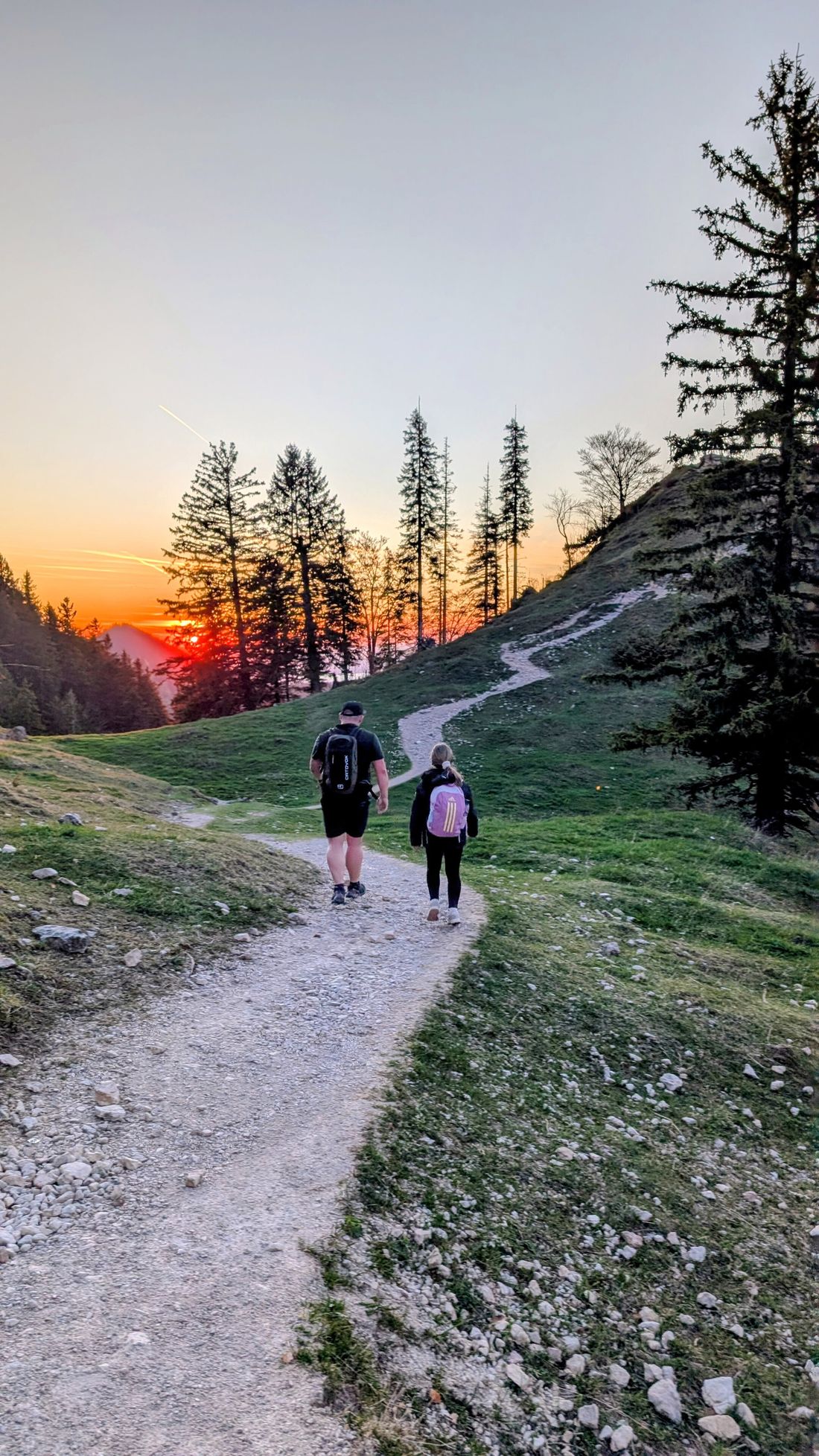 Wandern in den Sonnenuntergang