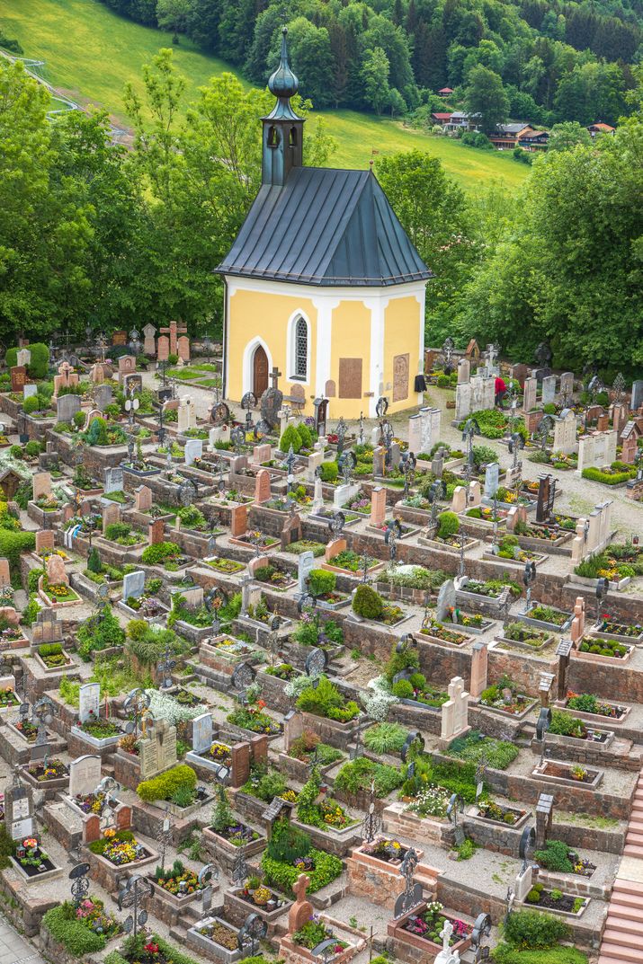 Ansicht von oben auf den Bergfriedhof