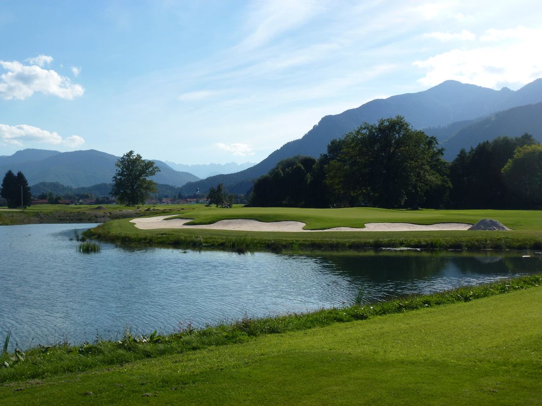 golfplatz-mit-bergblick-resort-achental-chiemsee