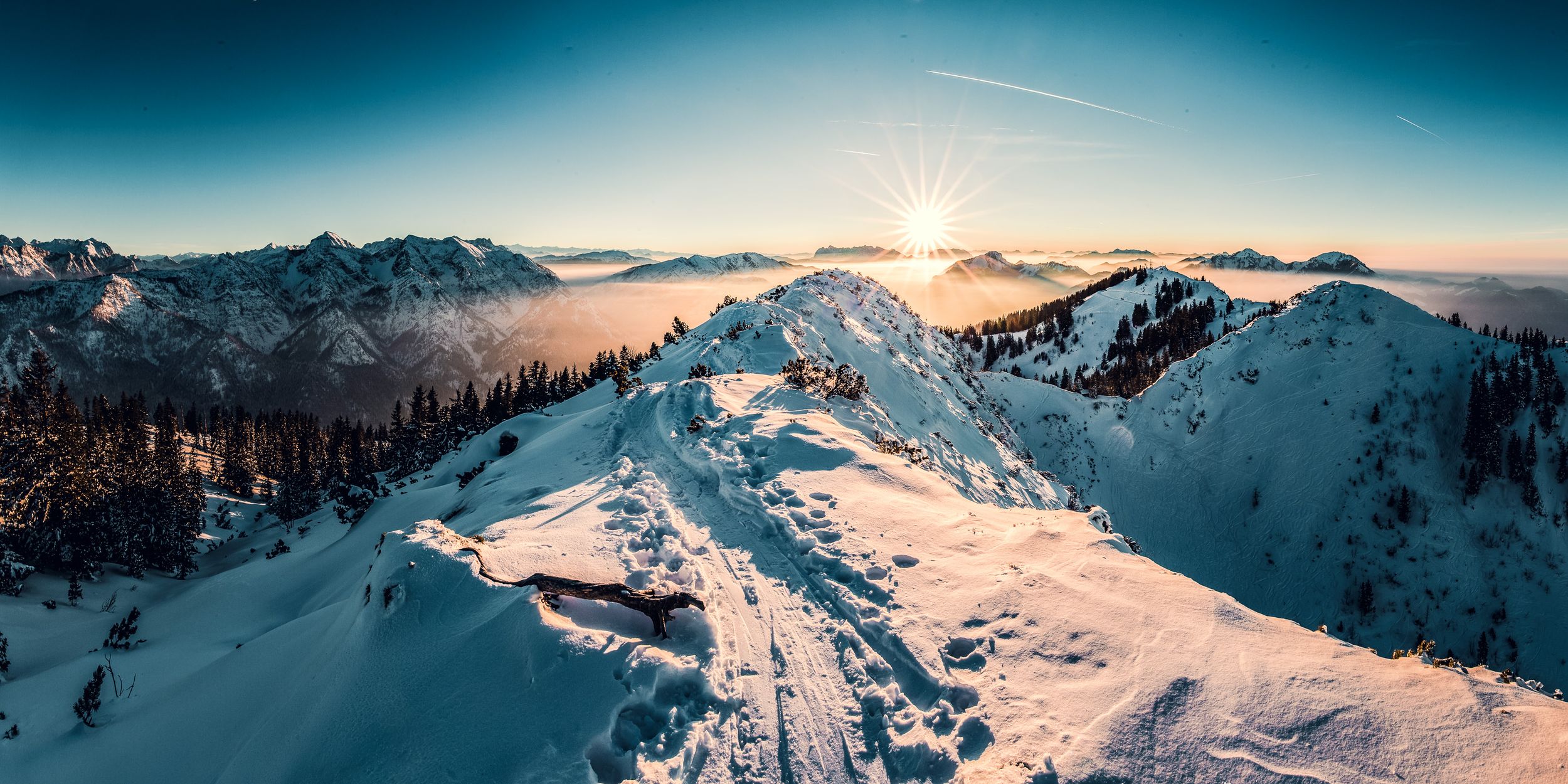 Schneelandschaft am Gipfel