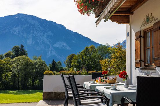 Brandstätter Hof, Frühstück auf der Terrasse