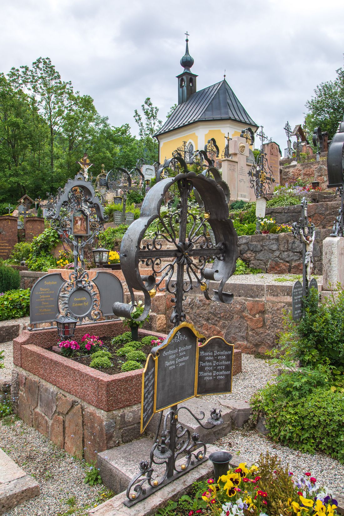 Grab auf dem Bergfriedhof in Ruhpolding