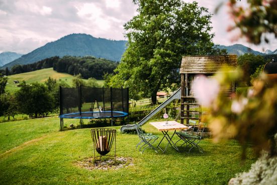 Dandl-Hof, Liegewiese & Spielplatz