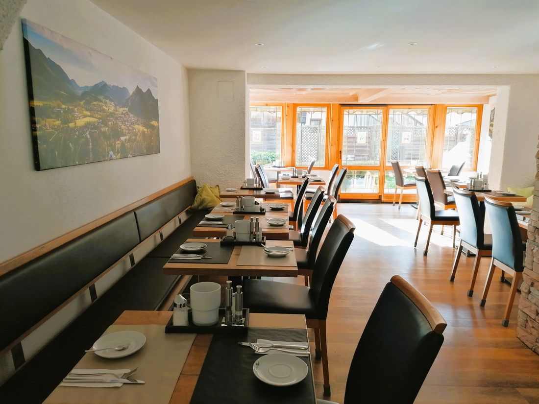 Hotel Alp Inn, Frühstücksraum