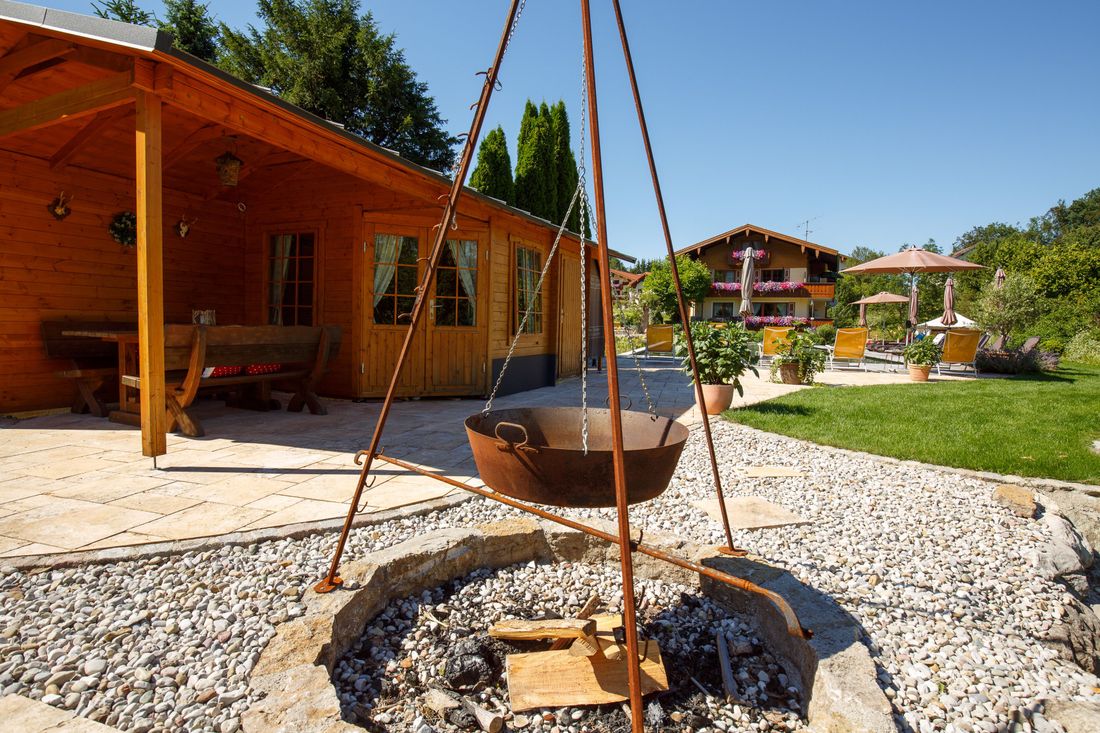 Grill und Gartenhaus