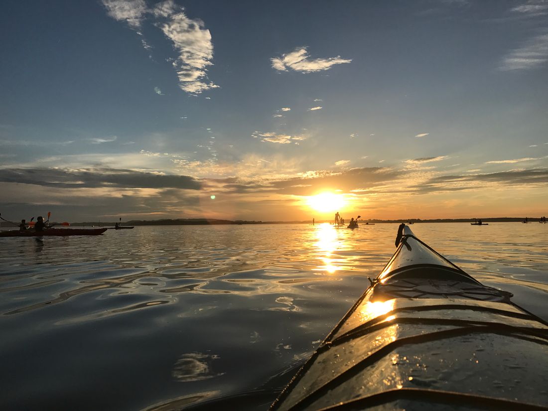 Kajak bei Sonnenuntergang